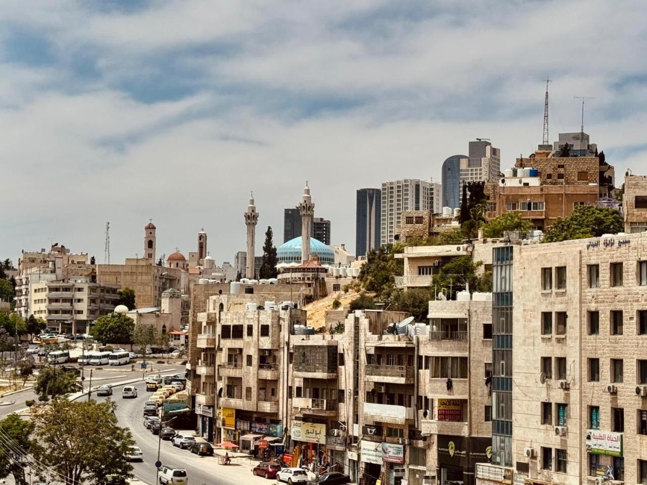New Merryland Hotel Amman Buitenkant foto