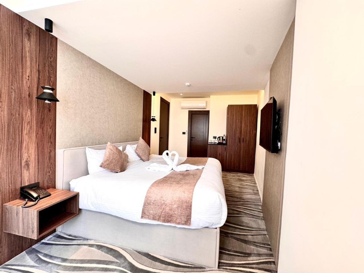 New Merryland Hotel Amman Buitenkant foto