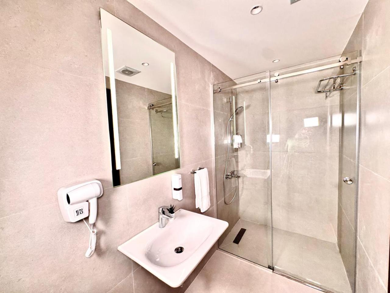 New Merryland Hotel Amman Buitenkant foto