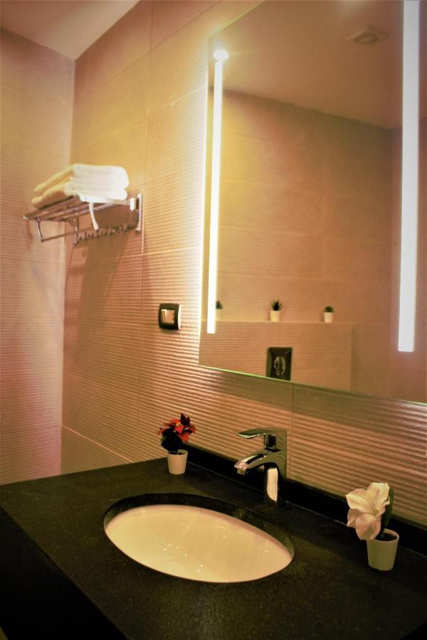 New Merryland Hotel Amman Buitenkant foto